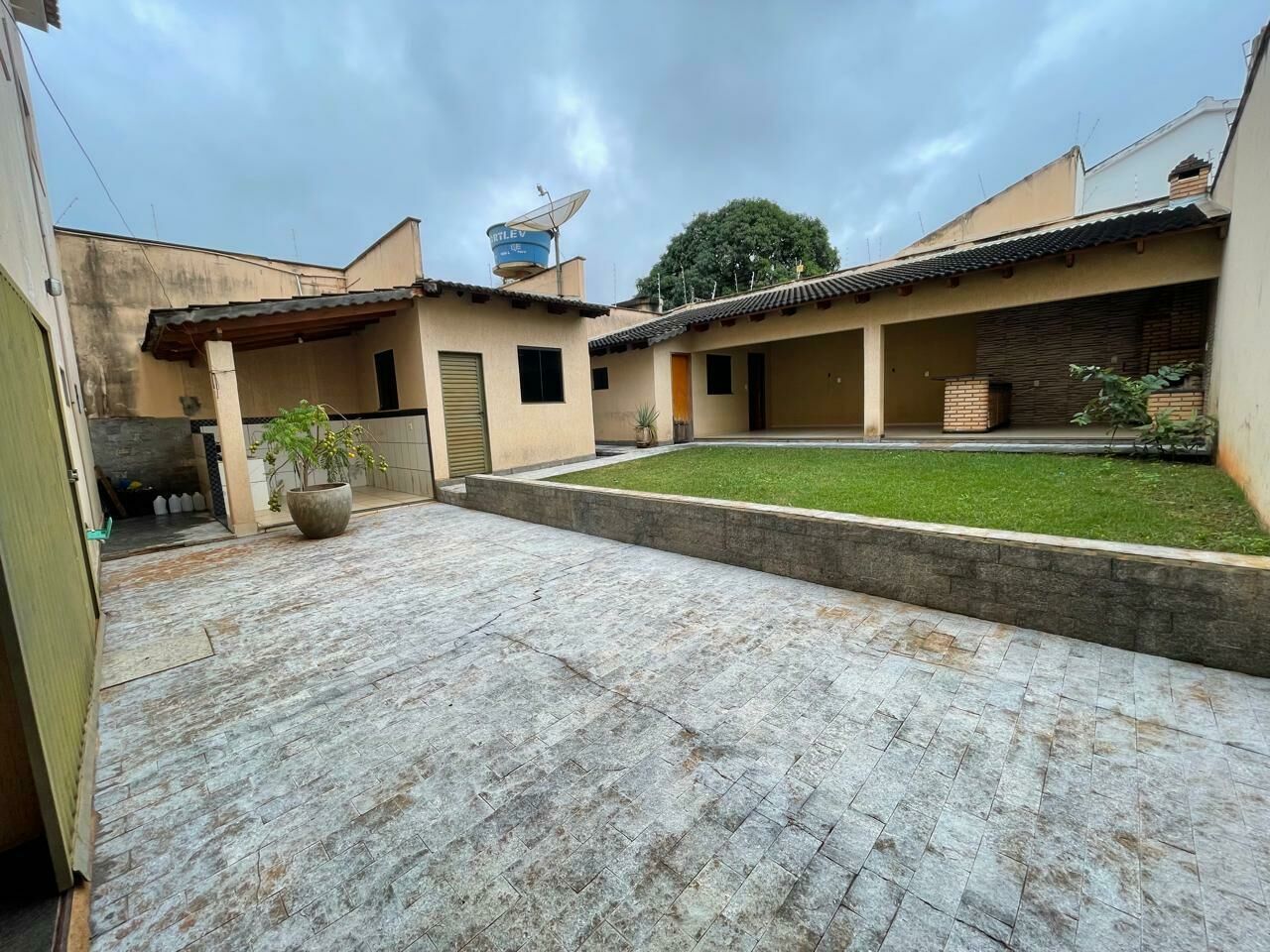 Imagem do VENDA - CASA NO CENTRO , AVENIDA PRINCIPAL ( ILDEFONSO CARNEIRO )